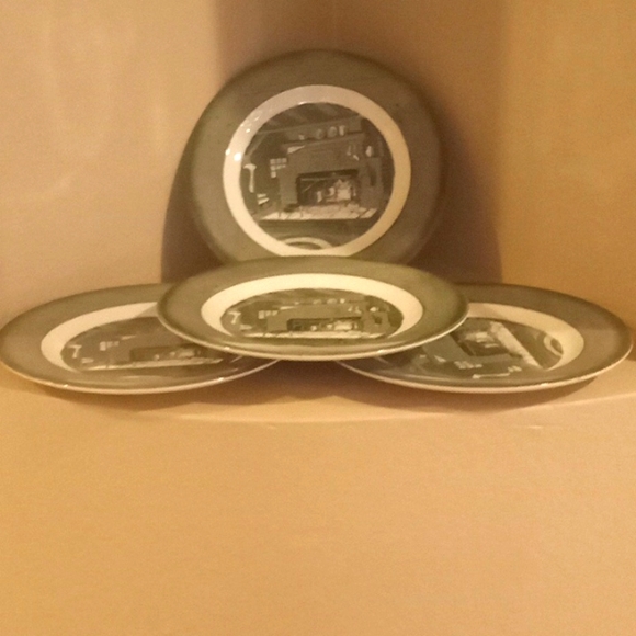 Vintage-Colonial Homestead by Royal Plate Bundle 4-10" Dinner Plates. - Picture 7 of 12